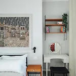 Four Apartment *